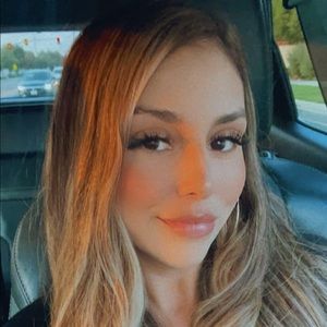 Meet your Posher, Gabriela